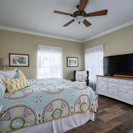 Hibiscus Hideaway Condo Walk To Historic Bridge St Bradenton Beach Esterno foto